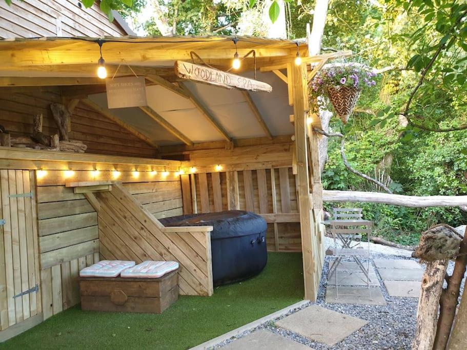 The Bothy Near Tenby, Big Projector Screen, Four-Poster Bed, On-Site Hot Tub Access Via Spa Pack, Breakfast Extérieur photo