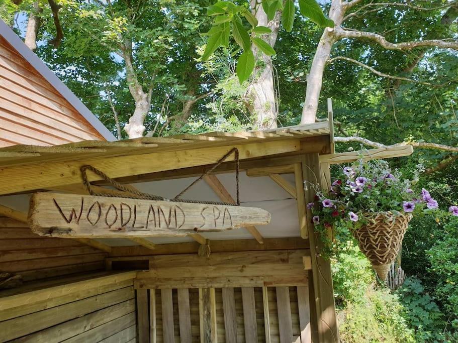 The Bothy Near Tenby, Big Projector Screen, Four-Poster Bed, On-Site Hot Tub Access Via Spa Pack, Breakfast Extérieur photo