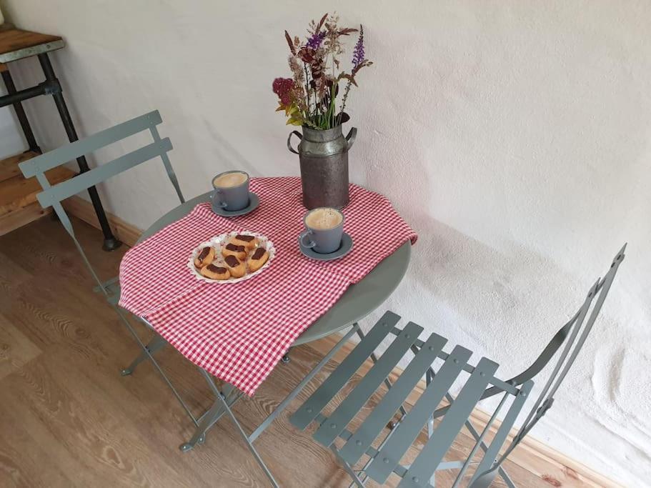 The Bothy Near Tenby, Big Projector Screen, Four-Poster Bed, On-Site Hot Tub Access Via Spa Pack, Breakfast Extérieur photo